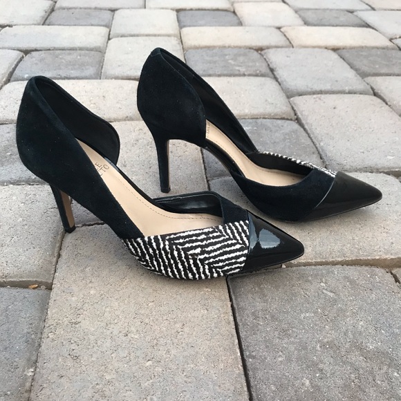VINCE CAMUTO black & white pointed toe heels - Picture 4 of 8